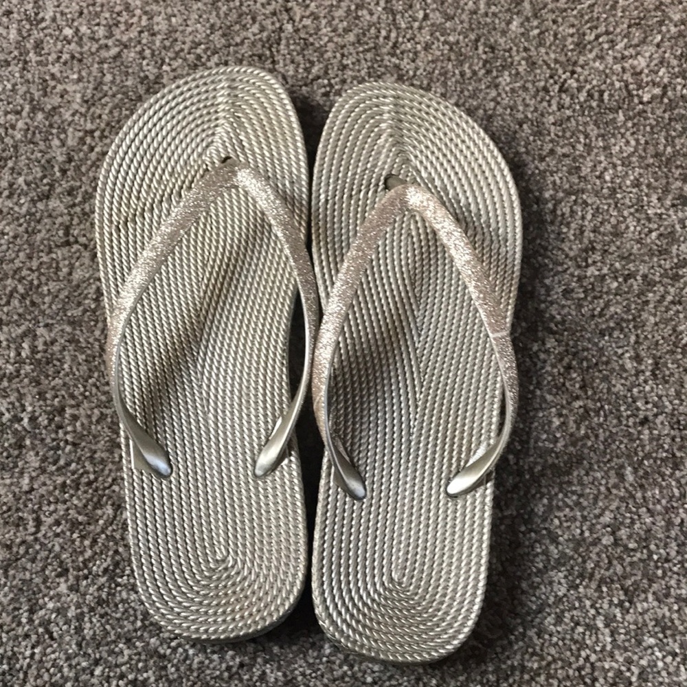 Women’s glittery flip flops